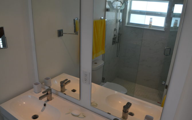 La douche à l'italienne de la seconde salle de bains