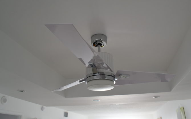 Ventilateur de plafond dans la chambre