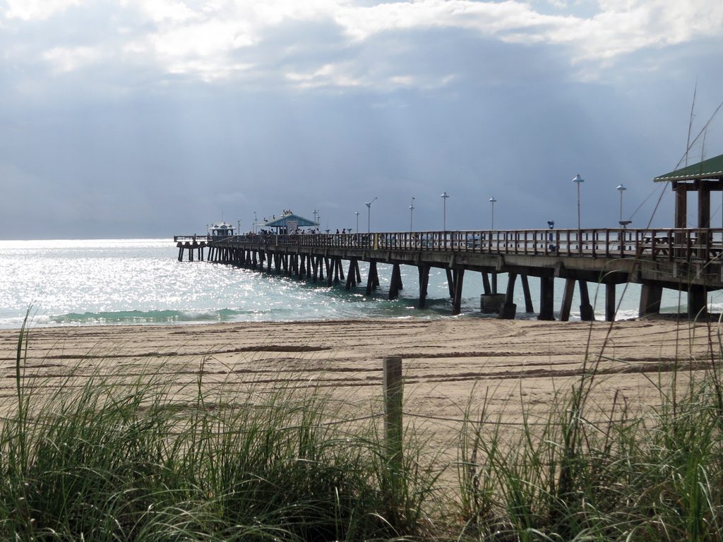 La jetée d'Anglin's Pier vue depuis la plage