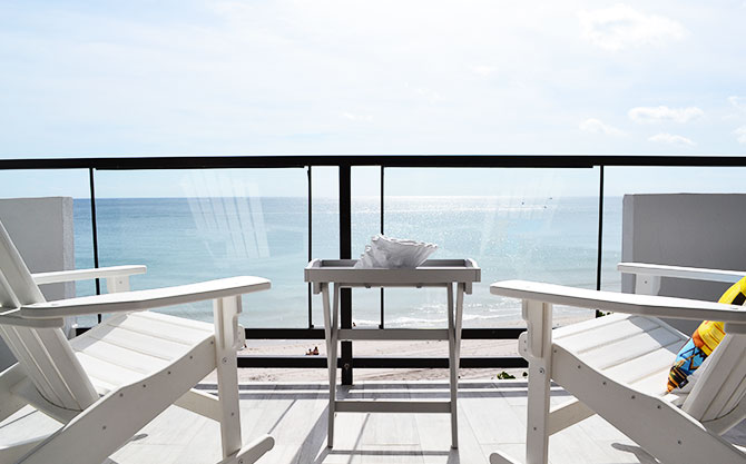 Terrasse donnant directement sur la plage