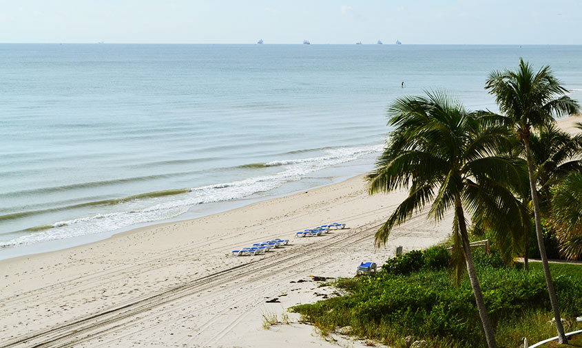 La plage vue depuis les étages de la résidence